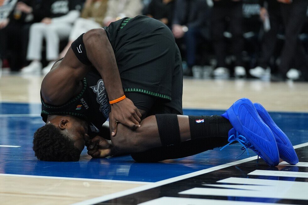 Wolves' Anthony Edwards has bone bruise in left knee and is likely to miss weeks, AP source says - AP News