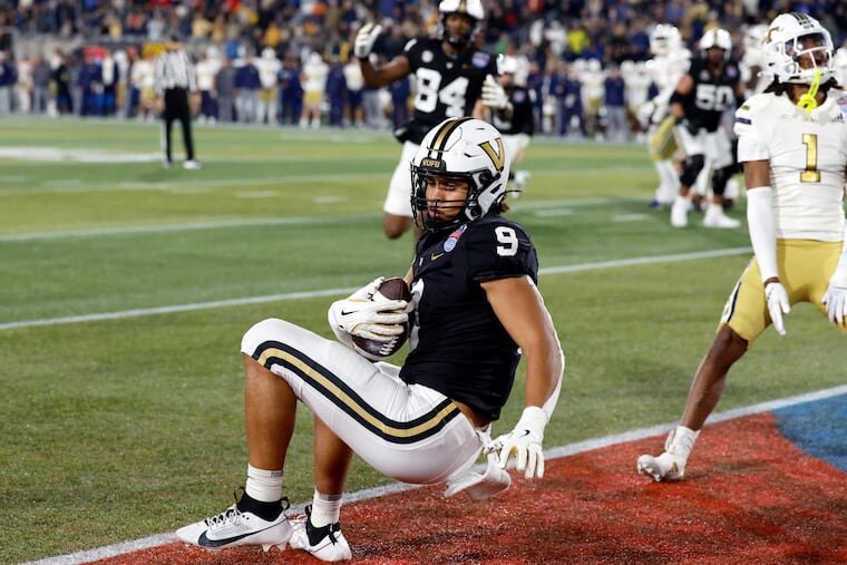 Eagles select Vanderbilt tight end Eli Stowers in second round of 2026 NFL draft - Inquirer.com