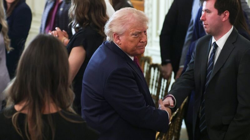 Trump advisers privately strategize around a new midterm push: Democrats would be worse - CNN