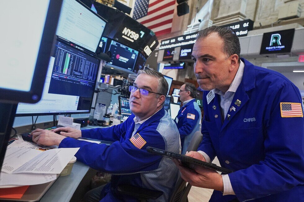 US stocks hang around their record highs as oil prices swing - AP News