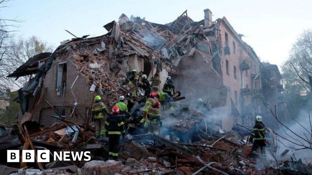 Seven dead in major Russian attack on Ukraine - BBC