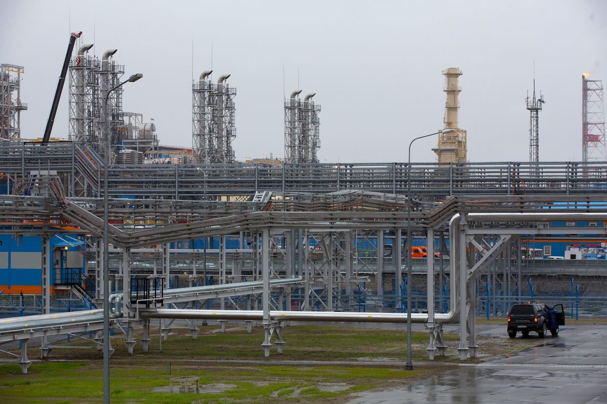 UK quietly issues sanctions waivers on Russian oil products - The Kyiv Independent