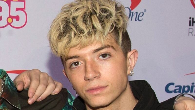 Jack Avery: Ex-girlfriend of boy band member charged with trying to hire a hitman to kill him - CNN