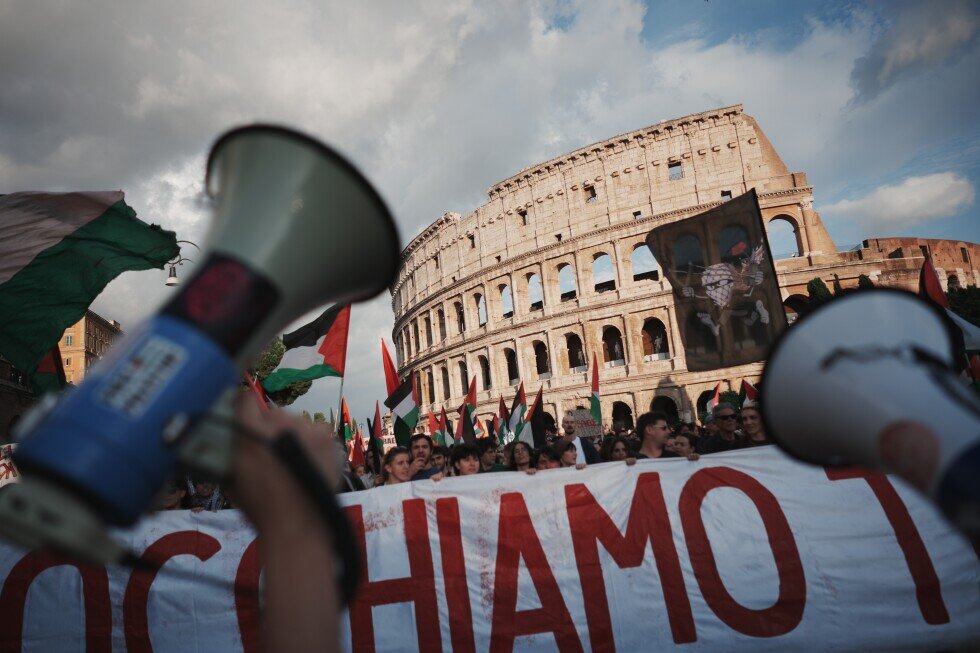 Israeli forces intercept Gaza aid flotilla and plans to drop off activists in Greece - AP News