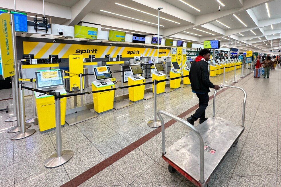 Spirit Airlines goes out of business after 34 years, ending operations immediately - AP News