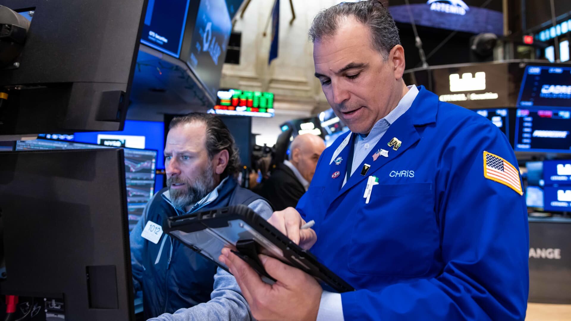 Stock futures edge higher after the S&P 500 hits a record to wrap April's trading: Live updates - CNBC