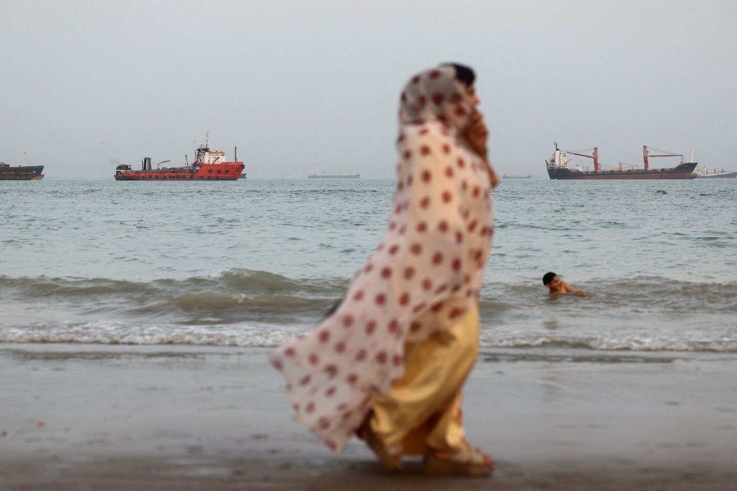 U.S. and Iran work toward deal to extend ceasefire and reopen Strait of Hormuz - The Washington Post