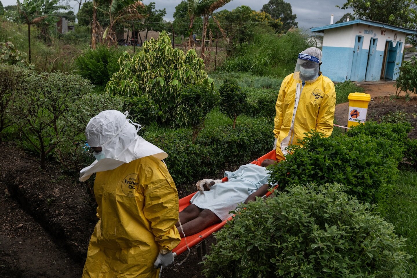 U.S. bans green-card holders from returning from Ebola-stricken countries - The Washington Post
