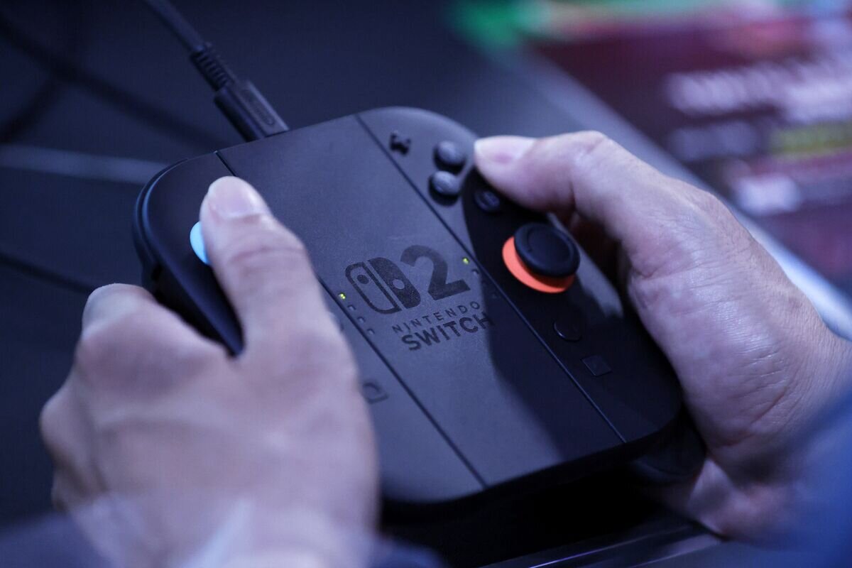 Nintendo Shares Tumble After Lackluster Switch 2 Games Outlook - Bloomberg.com