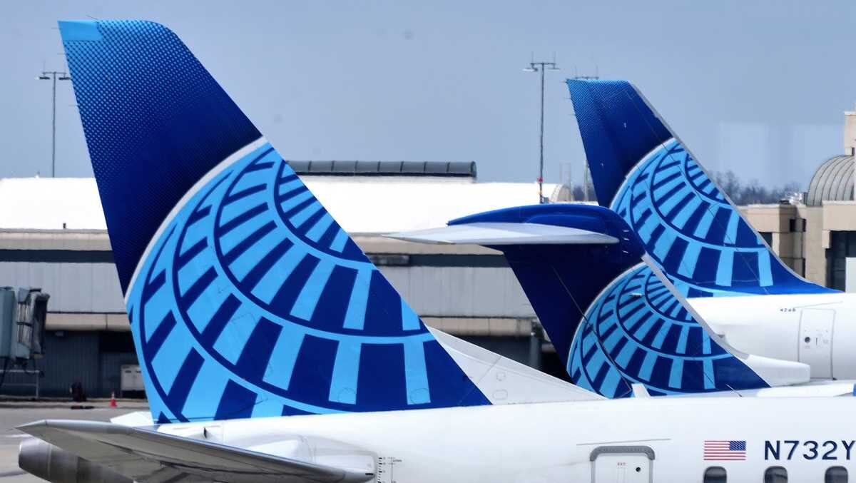 Cockpit breach attempt prompts plane to divert to Madison, recordings indicate - WISN