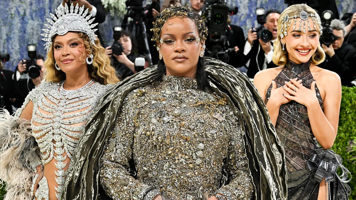 Met Gala 2026 red carpet full coverage: Sabrina Carpenter, Beyoncé, Rihanna and more lead fashion's biggest night - Yahoo