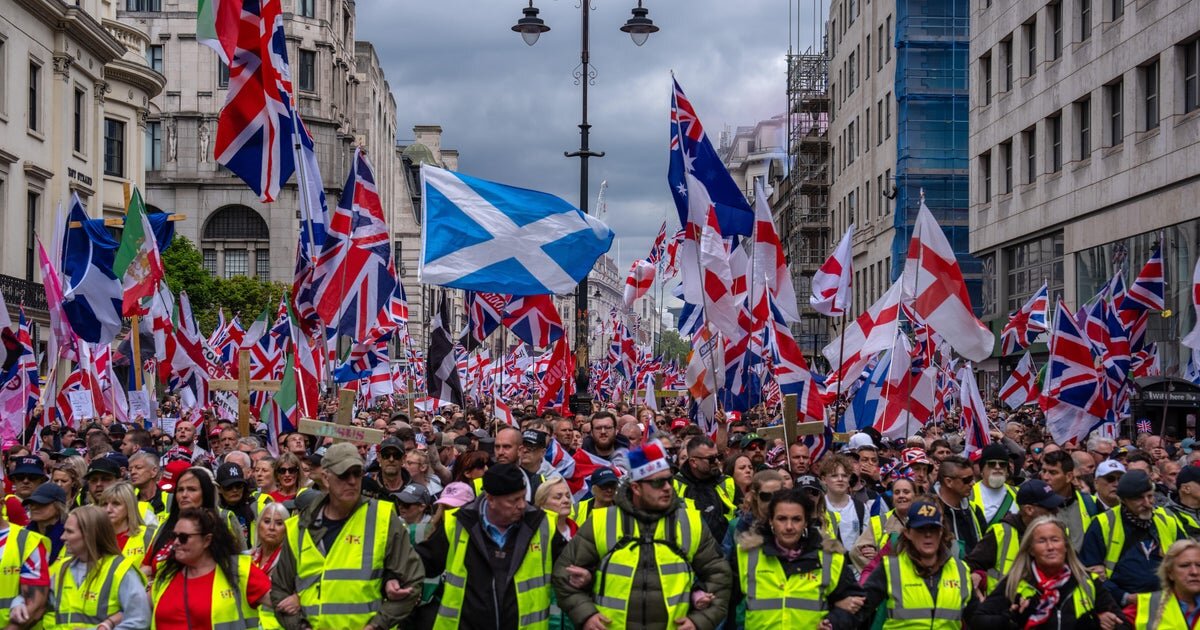 Thousands hit London streets for "Unite the Kingdom" march organized by far-right activist Tommy Robinson - CBS News