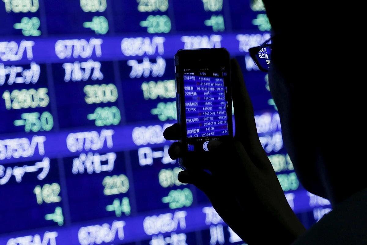 Stock market today: Dow, S&P 500, Nasdaq slip as oil rises, AI trade takes a breather - Yahoo Finance