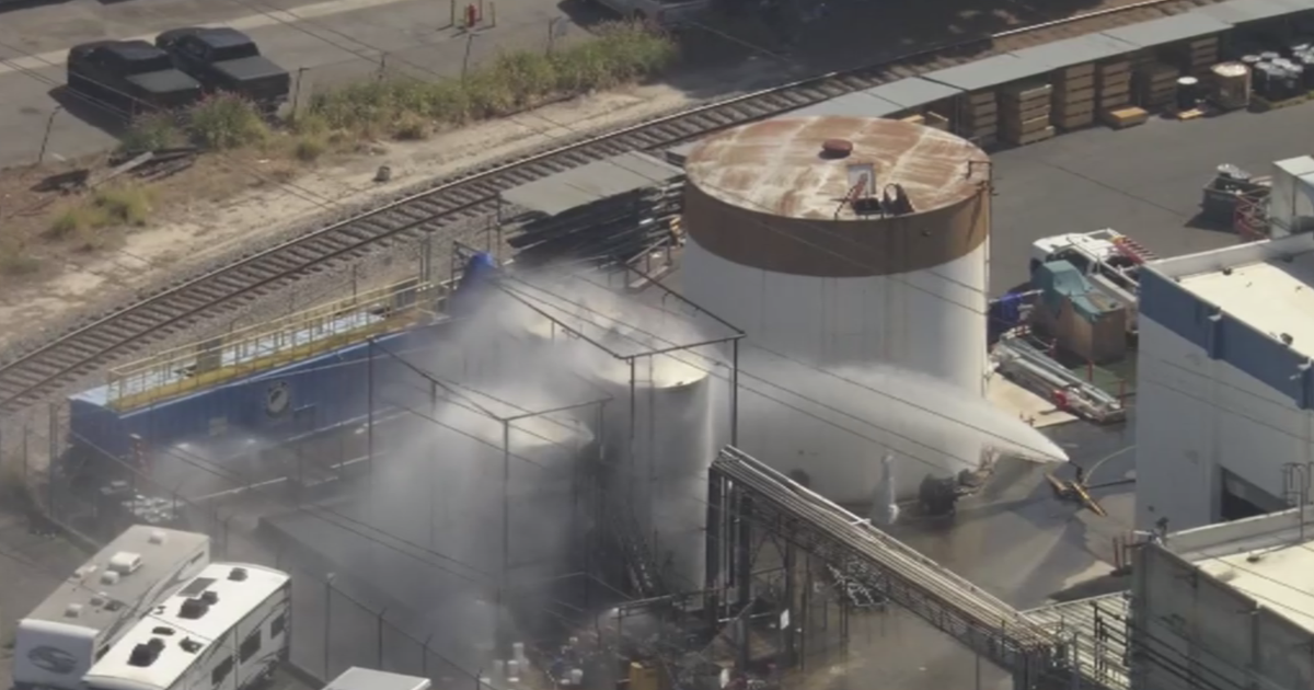 40,000 evacuated in California chemical leak as Orange County officials warn tank "is going to fail," may explode - CBS News