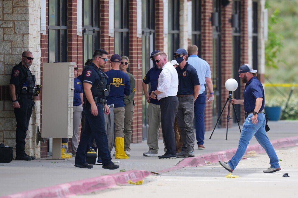 2 killed and 3 injured in shootings near a shopping mall north of Dallas, police say - AP News