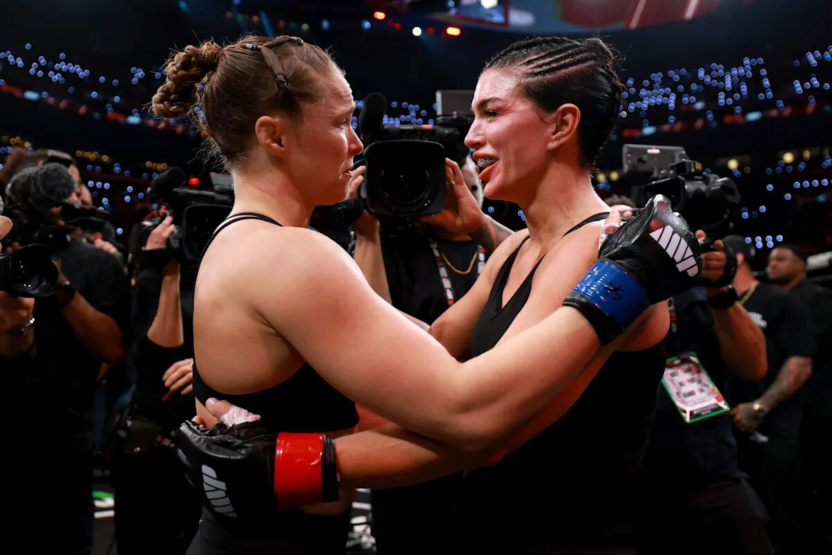 Ronda Rousey tears through Gina Carano with 17-second armbar to win historic Netflix comeback - Yahoo Sports