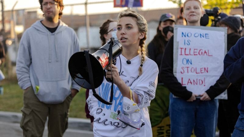 Charges dropped against activists in Chicago immigration crackdown amid grand jury misconduct claims - CNN
