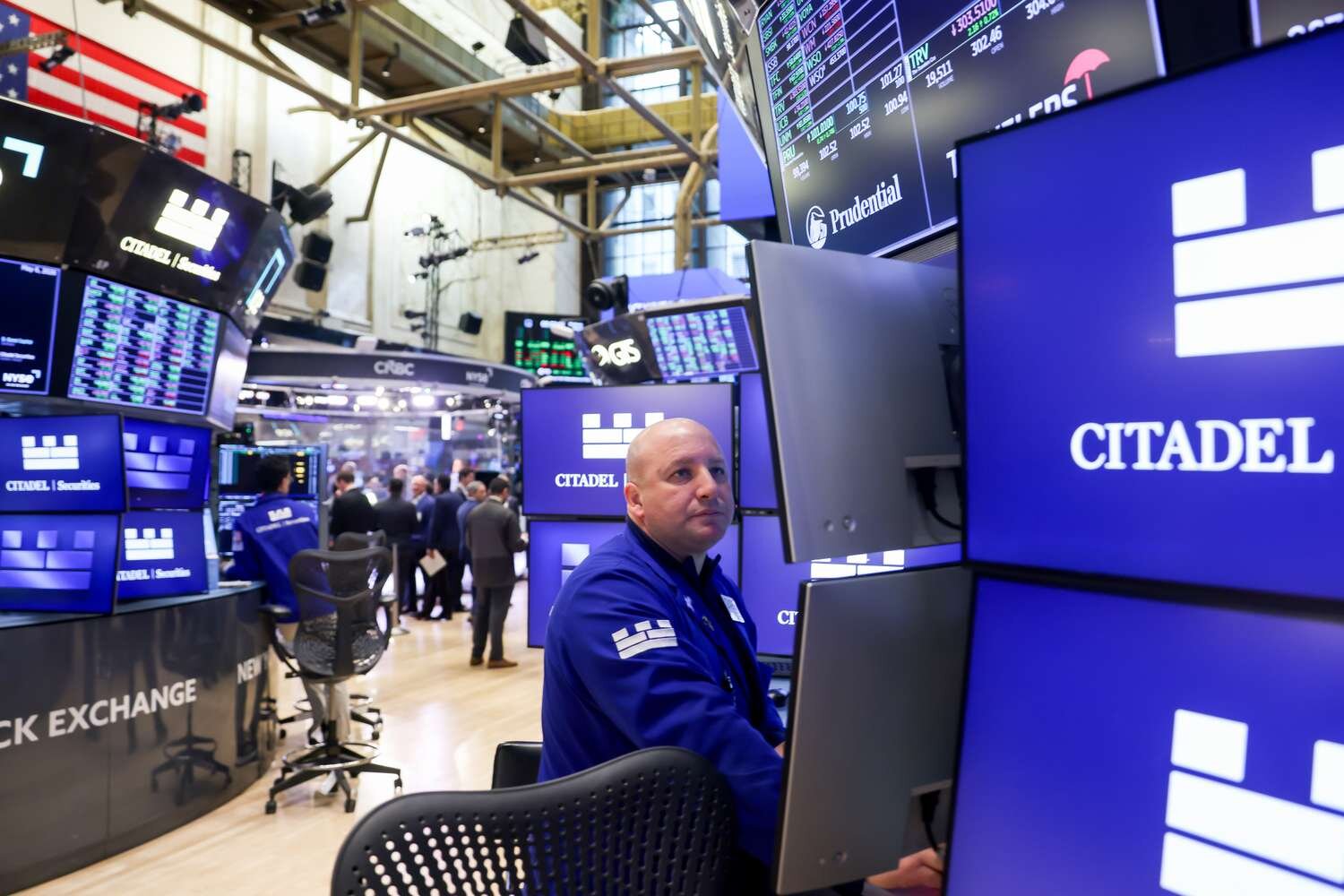Stock Market Today: S&P 500, Nasdaq Hit Fresh Records for 3rd Straight Day; Oil Retreats Further - Investopedia
