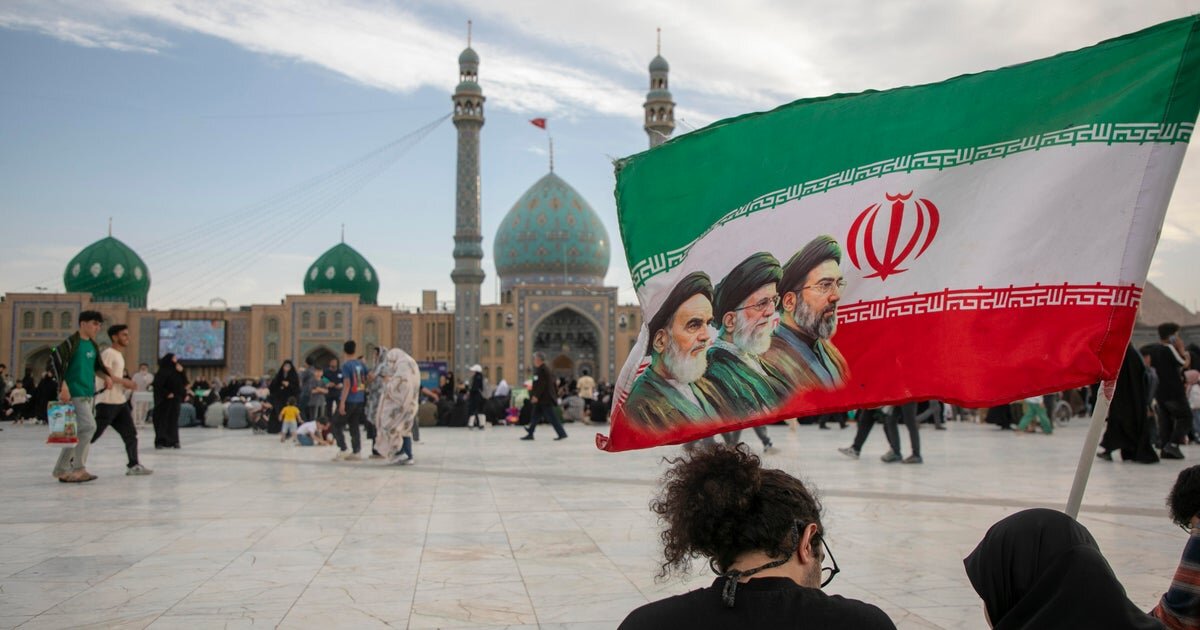 Live Updates: Trump says he will decide today on Iran deal to reopen Strait of Hormuz, destroy uranium - CBS News