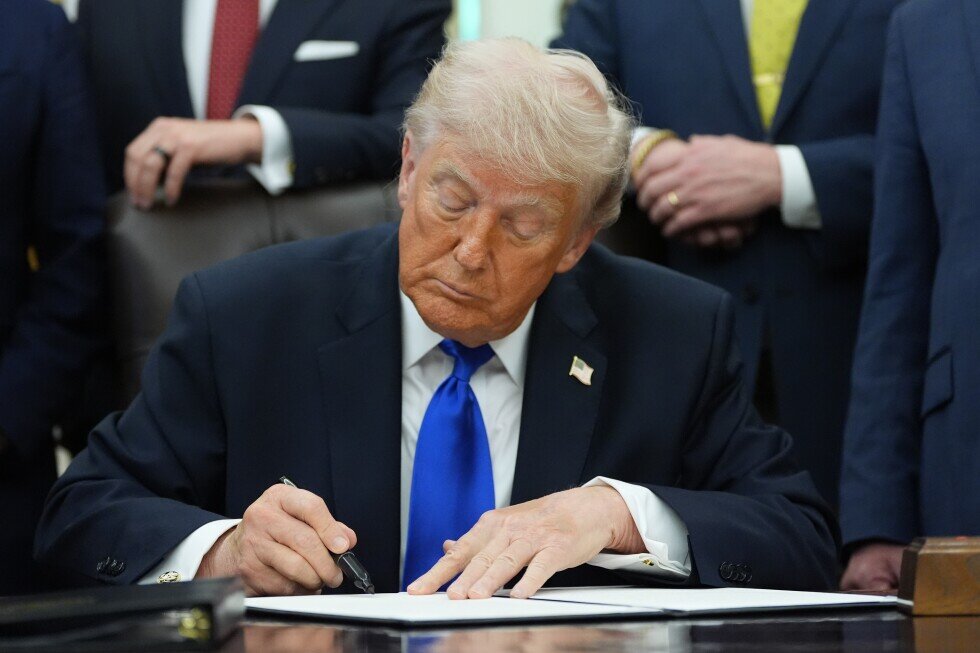 Trump says he'll place 25% tariff on autos from the EU, accusing it of not complying with trade deal - AP News
