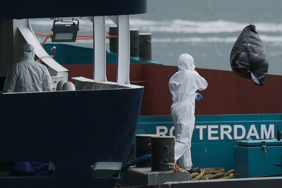 US health officials order quarantine for 2 passengers from cruise ship with hantavirus outbreak - AP News