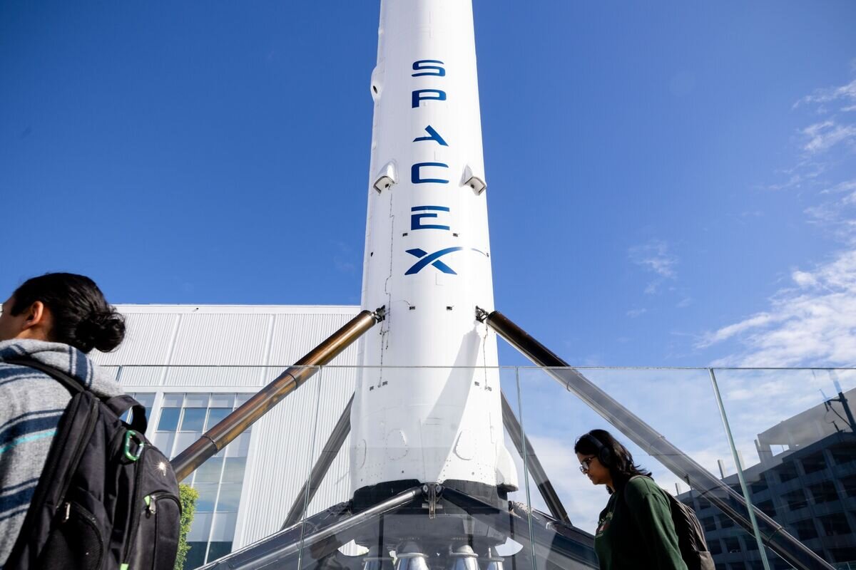 Goldman Sachs to Lead SpaceX’s Mega-IPO Bank Lineup - Bloomberg.com