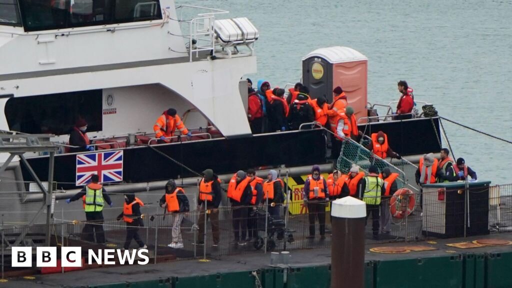 AI facial recognition to check age of asylum seekers from next year - BBC