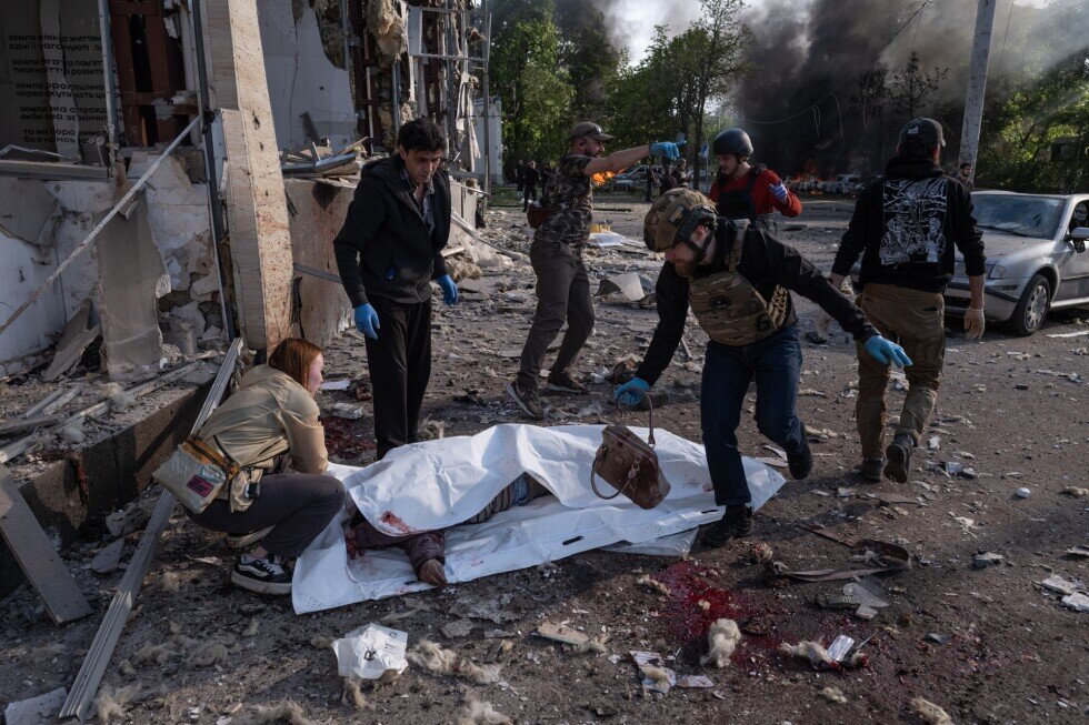 Zelenskyy slams Russia's ‘utter cynicism’ as strikes kill 22 in Ukraine before announced ceasefire - AP News