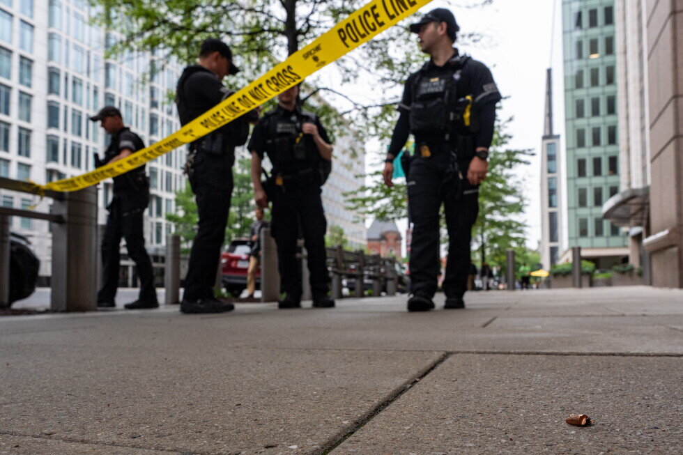 Bystander in serious condition after fatal shooting near White House checkpoint - AP News