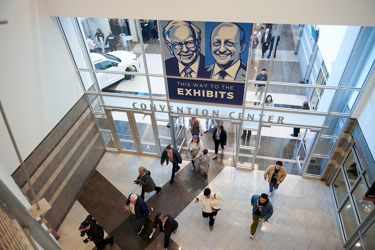 Berkshire investors praise Greg Abel at post-Buffett meeting - Yahoo Finance