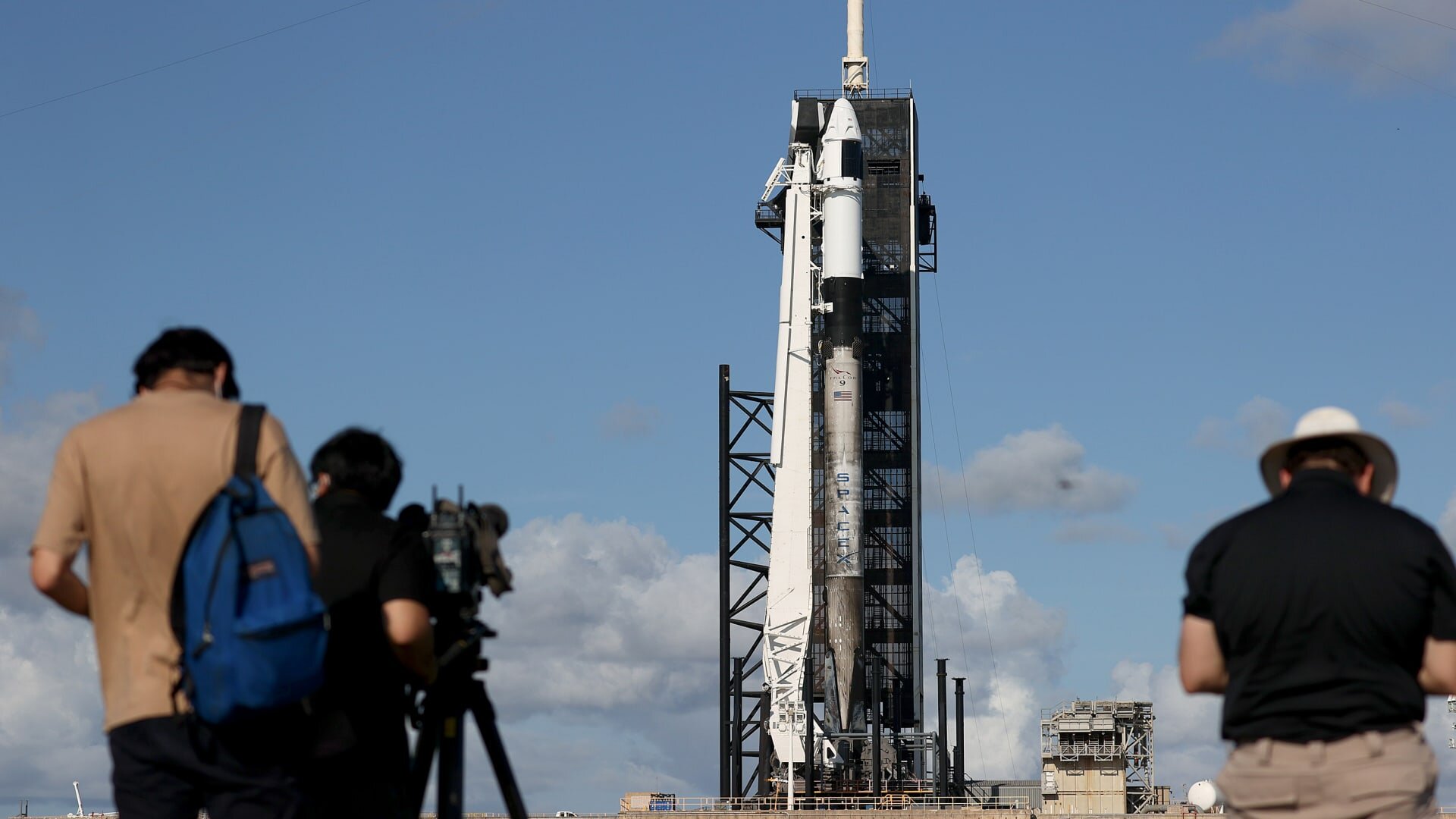 Retail investors get direct access to SpaceX IPO through major brokerage platforms - CNBC