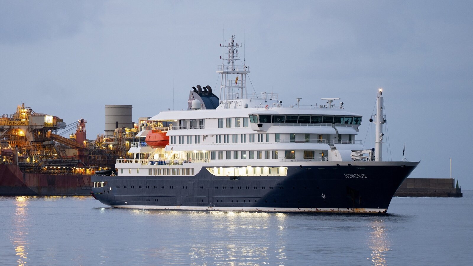 Hantavirus live updates: MV Hondius arrives off the coast of Tenerife - ABC7 Chicago