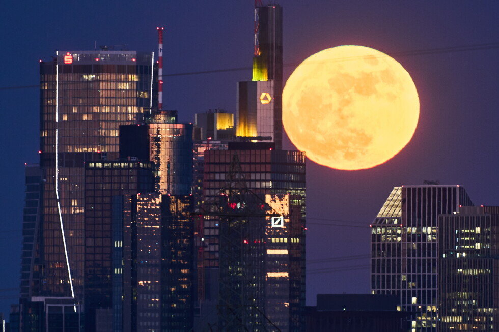 A rare blue micromoon rises this weekend - AP News