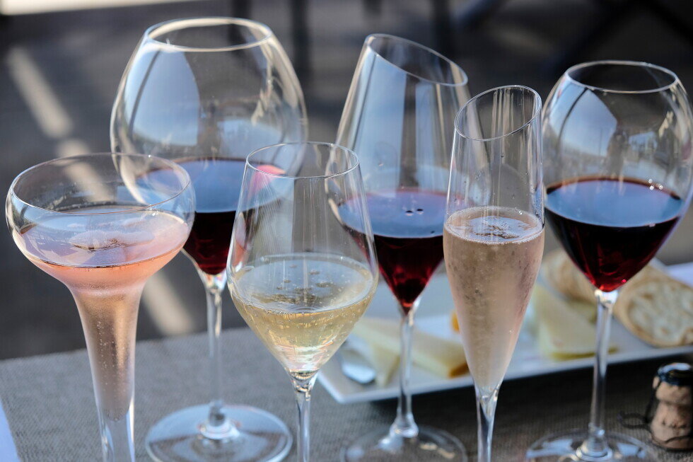 A government-commissioned study found drinking risks. US guidelines didn't feature its findings - AP News