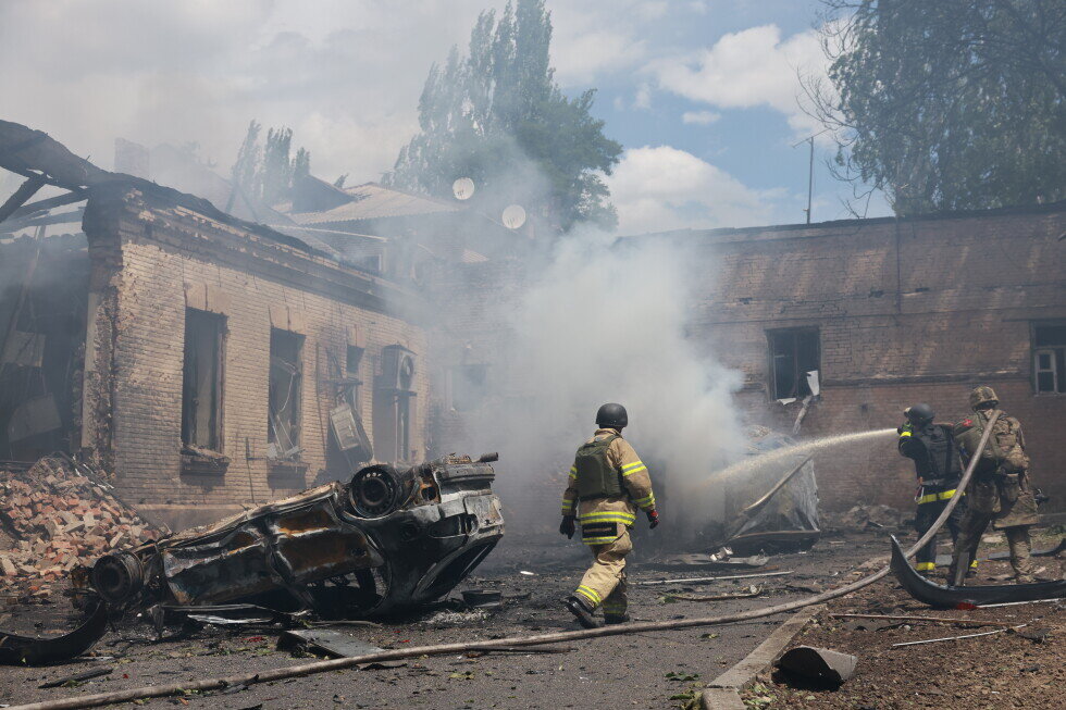 Ukraine unleashes one of its heaviest drone bombardments of Russia - AP News