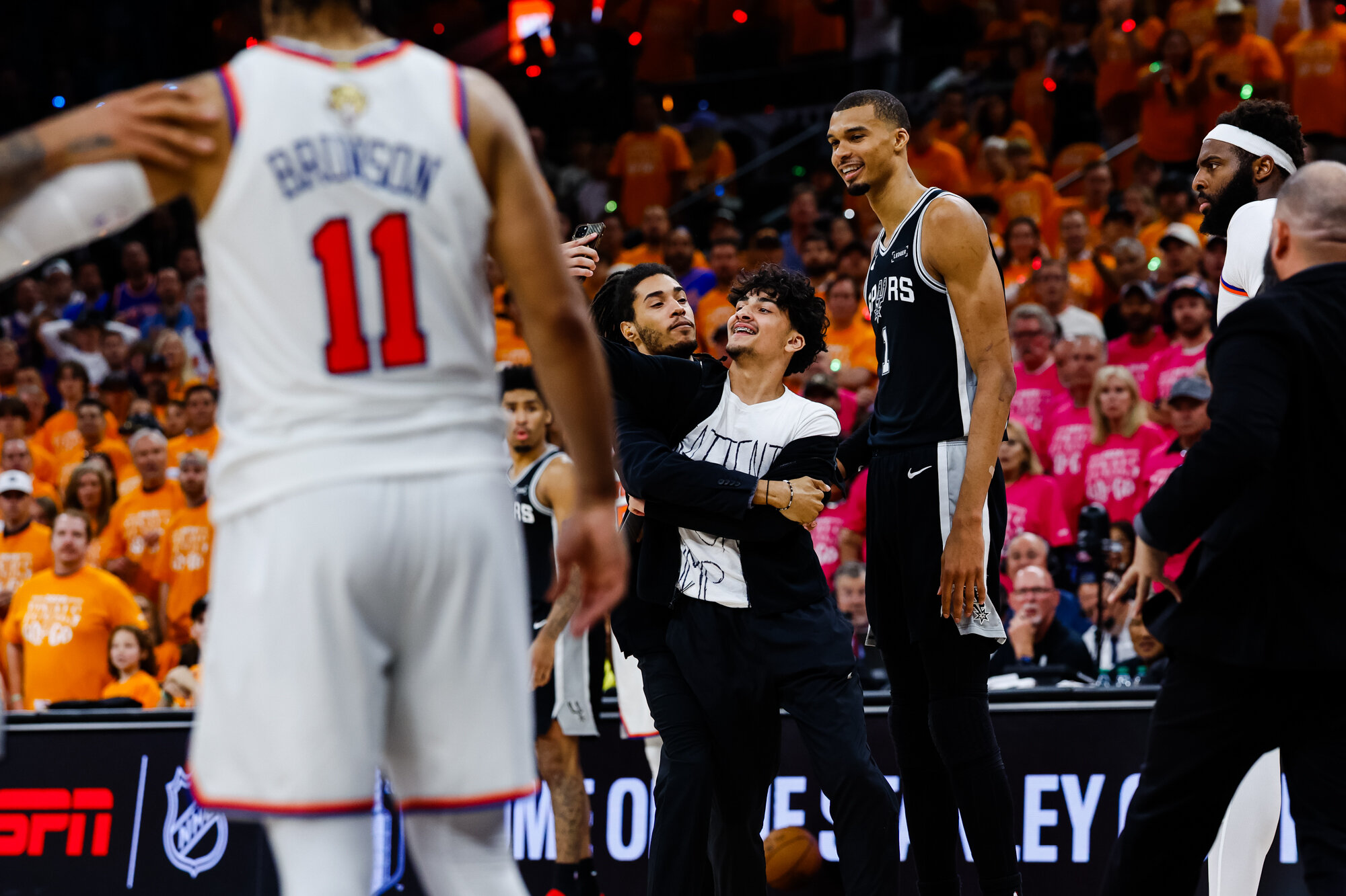 Wembanyama 'really surprised' as fan rushes court for selfie during NBA Finals - San Antonio Express-News