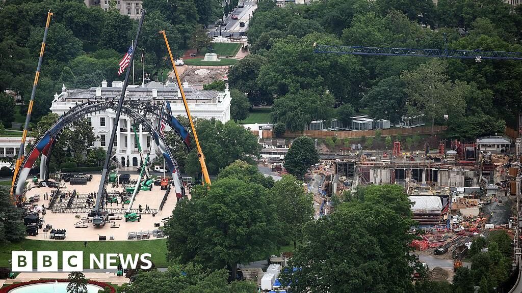 Senate advances funding bill after Republicans cut $1bn for White House ballroom - BBC