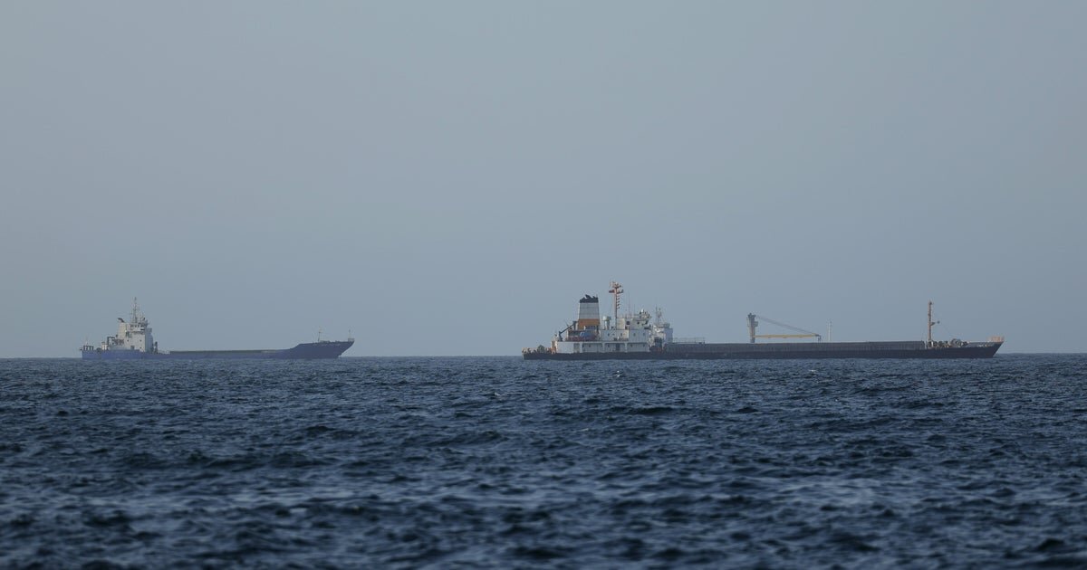 Live Updates: U.S.-Iran deal signing gets more ships moving in Strait of Hormuz, but big challenges remain - CBS News