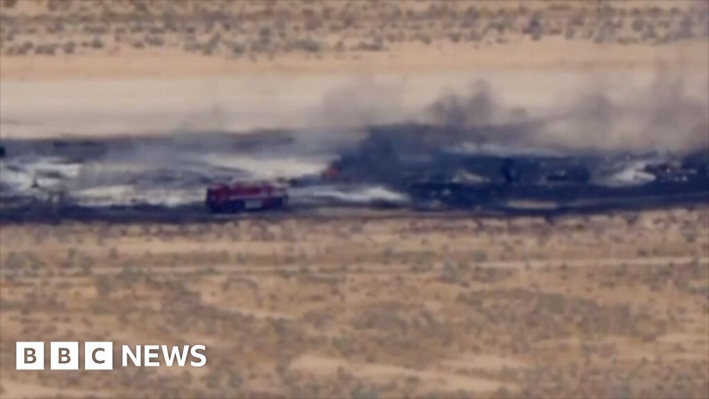 US Air Force B-52 bomber plane crashes after take off in California - BBC