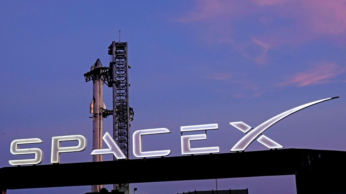 SpaceX Shares Indicated More Than 35% Higher in Shadow Trading - Bloomberg