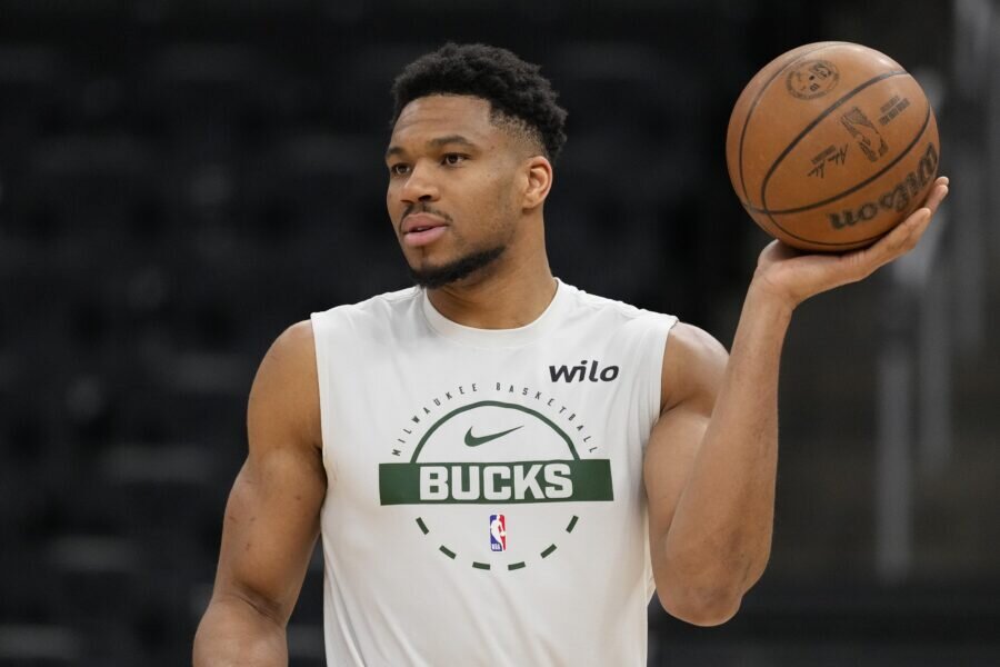 Charania: Celtics, Heat Are Finalists For Giannis - Hoops Rumors