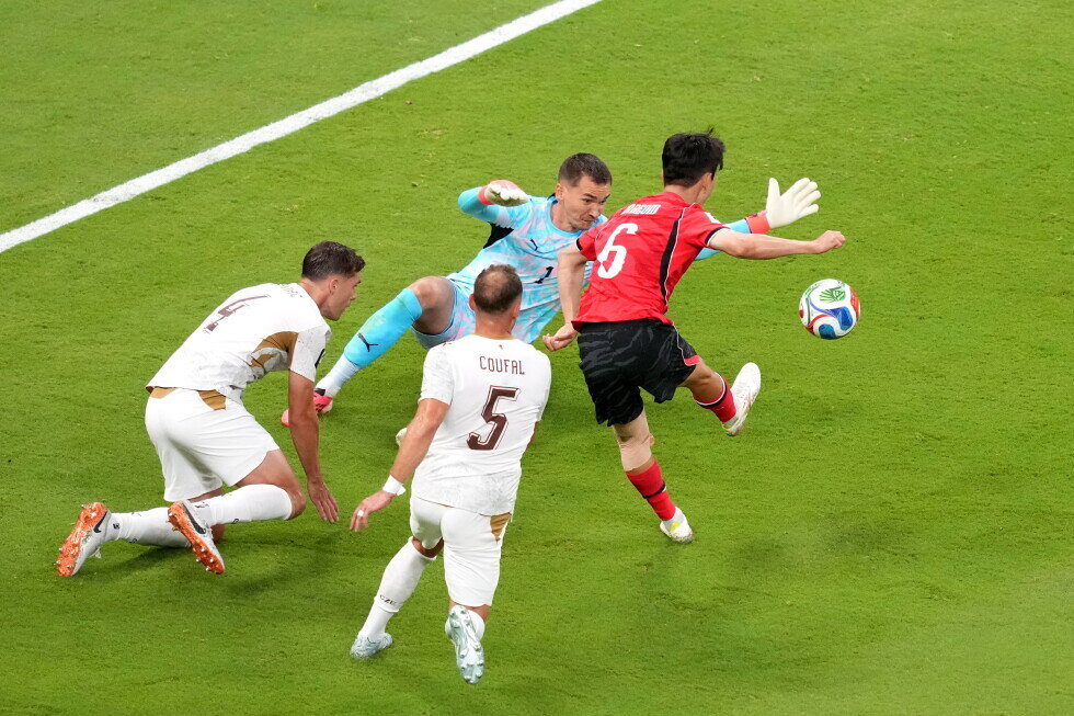 Hwang In-beom sparks South Korea’s 2-1 comeback win over the Czech Republic at the World Cup - AP News