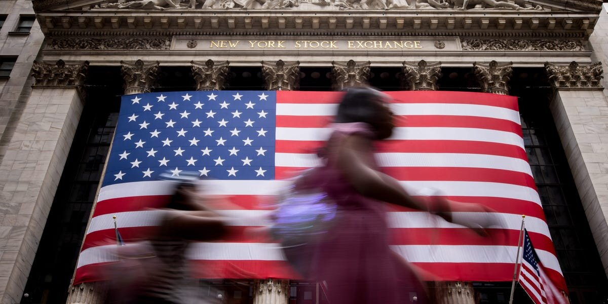 'Running off the cliff': An explosion of household debt has put the US economy in a tough spot - Business Insider