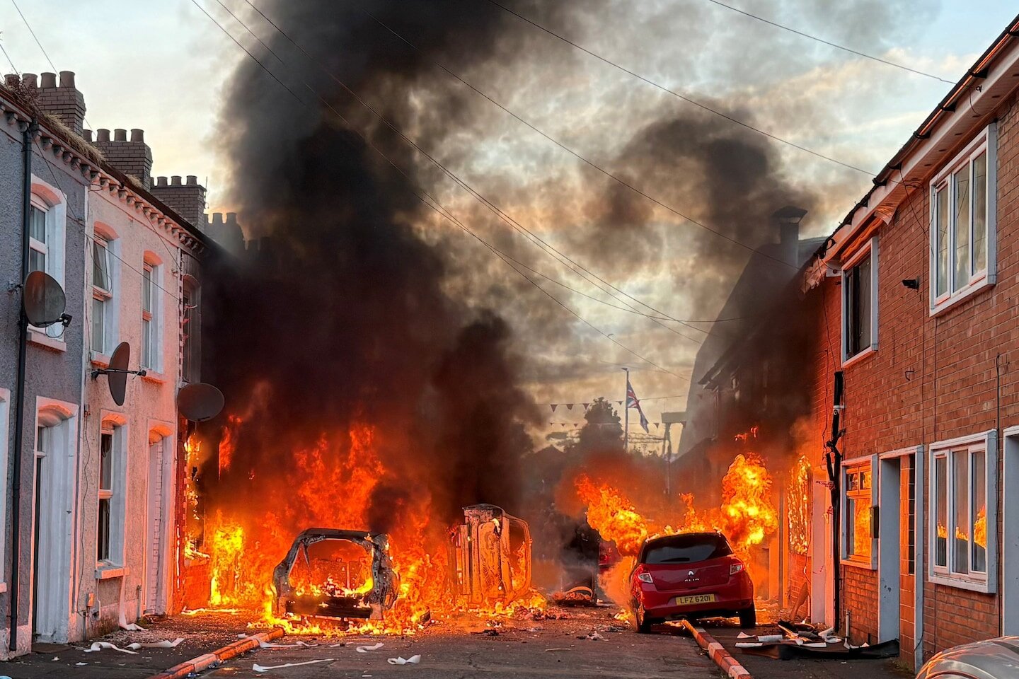 A new wave of anti-immigrant violence hits U.K. as riots convulse Belfast - The Washington Post
