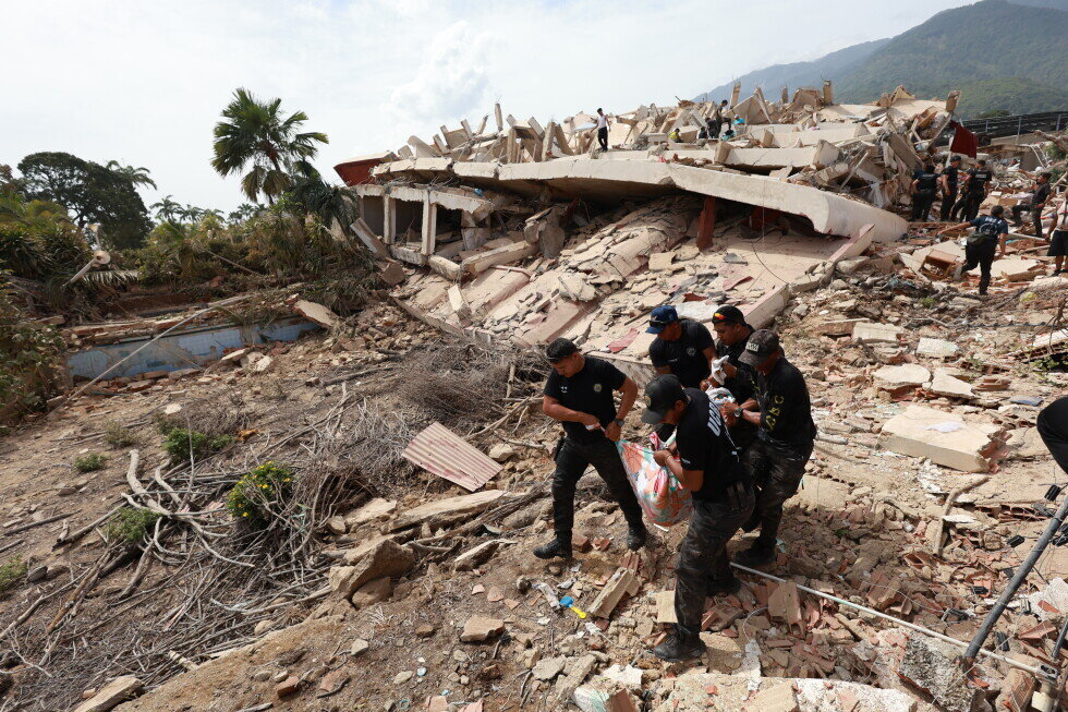 Venezuelans take search for the missing into their own hands as earthquake death toll climbs - AP News