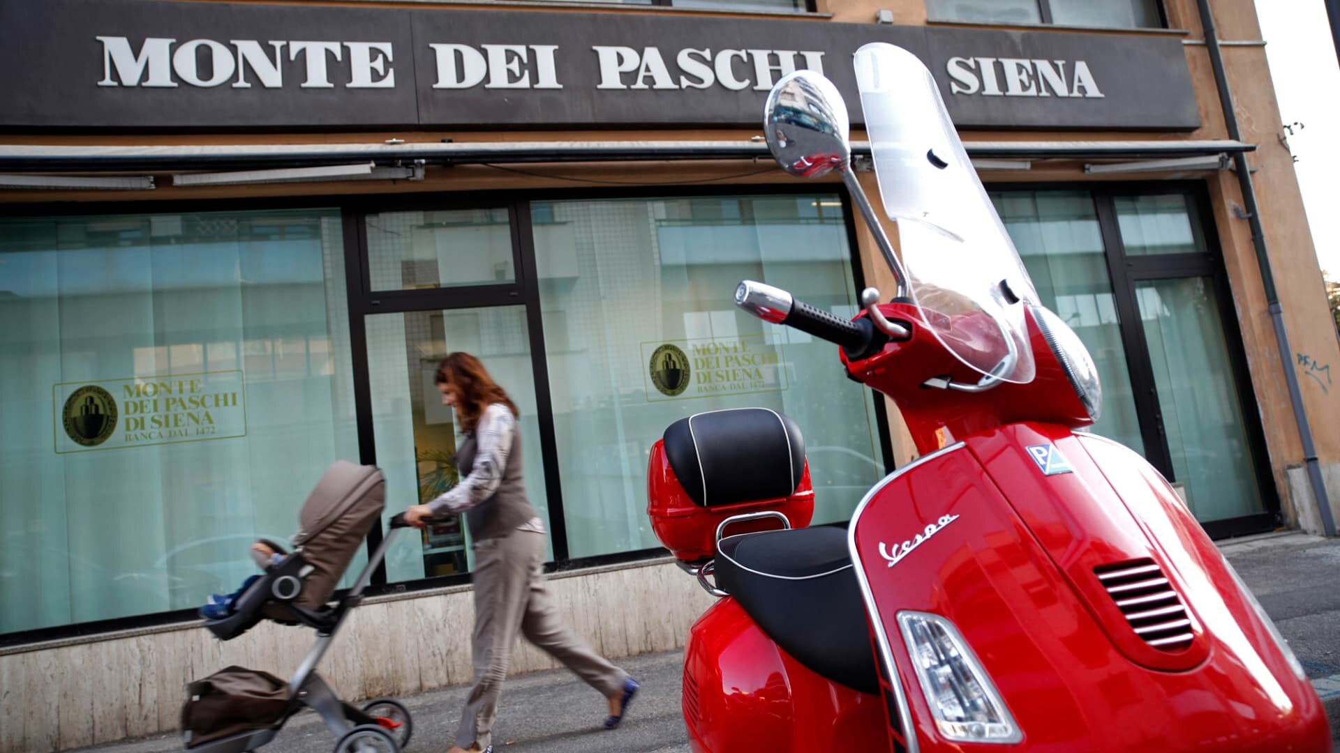 Bidding war erupts for world’s oldest bank as Italy’s Intesa gatecrashes BPM offer - CNBC