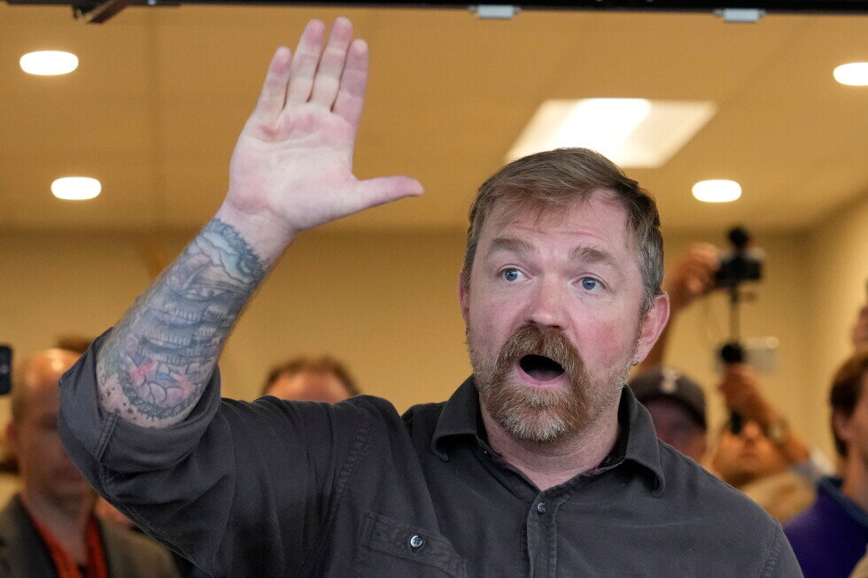 Graham Platner takes questions from Maine voters as he looks to stabilize Senate campaign - AP News
