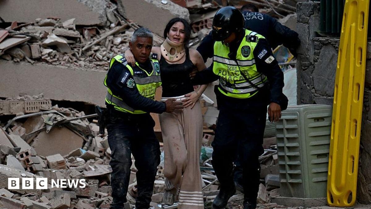 Strong earthquake hits Venezuela as buildings collapse in Caracas - follow live - BBC