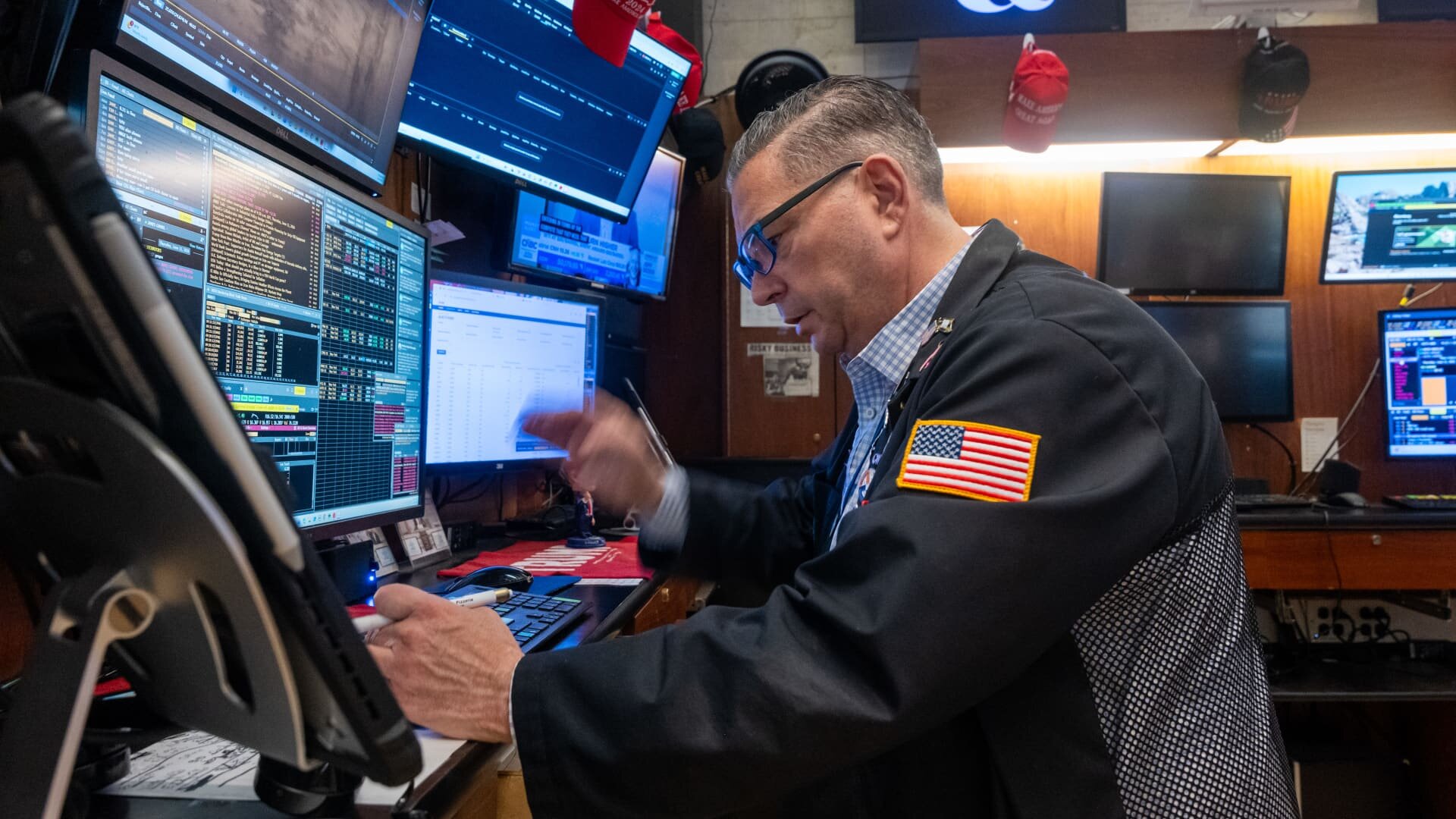 Stock futures are little changed after Dow posts new record close on potential U.S.-Iran deal: Live updates - CNBC