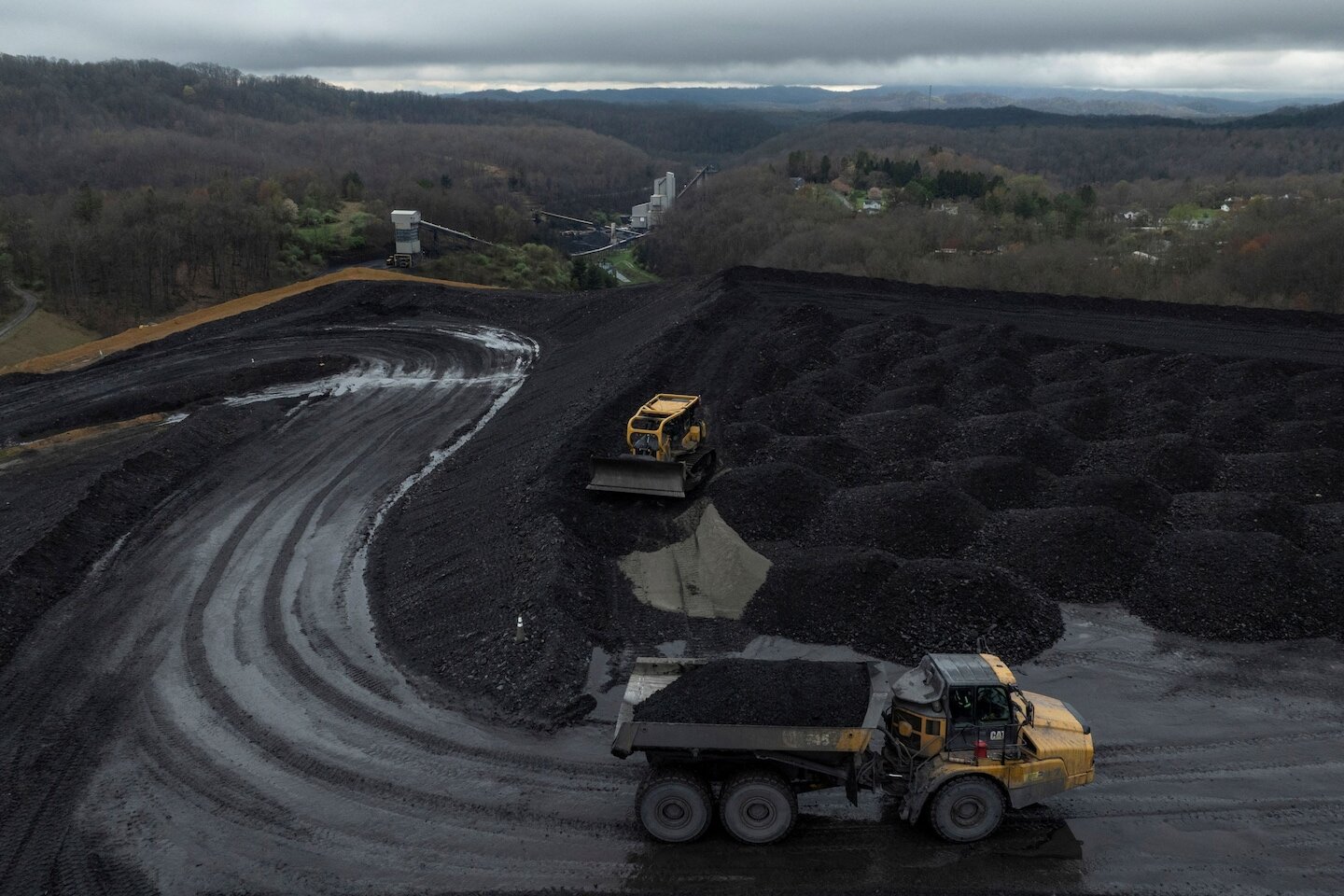 Trump announces $800 million plan to prop up the struggling coal industry - The Washington Post